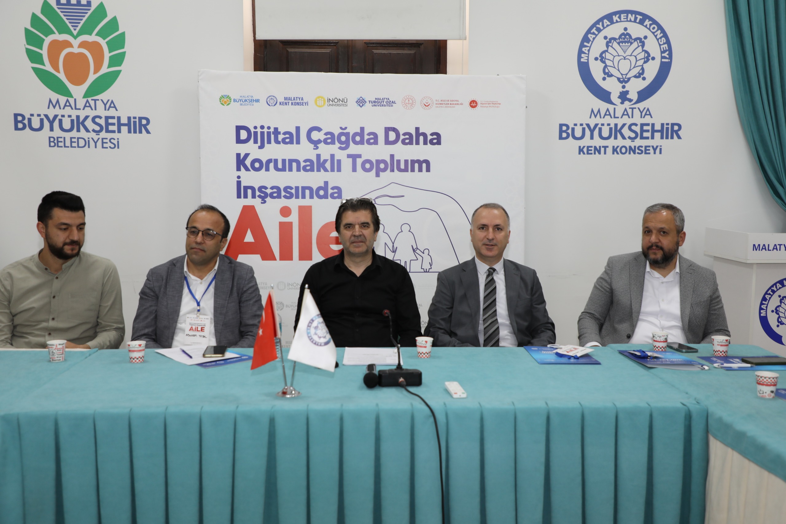 Malatya Kent Konseyi’nden “Dijital Çağda Daha Korunaklı Toplum İnşasında Aile” Çalıştayı