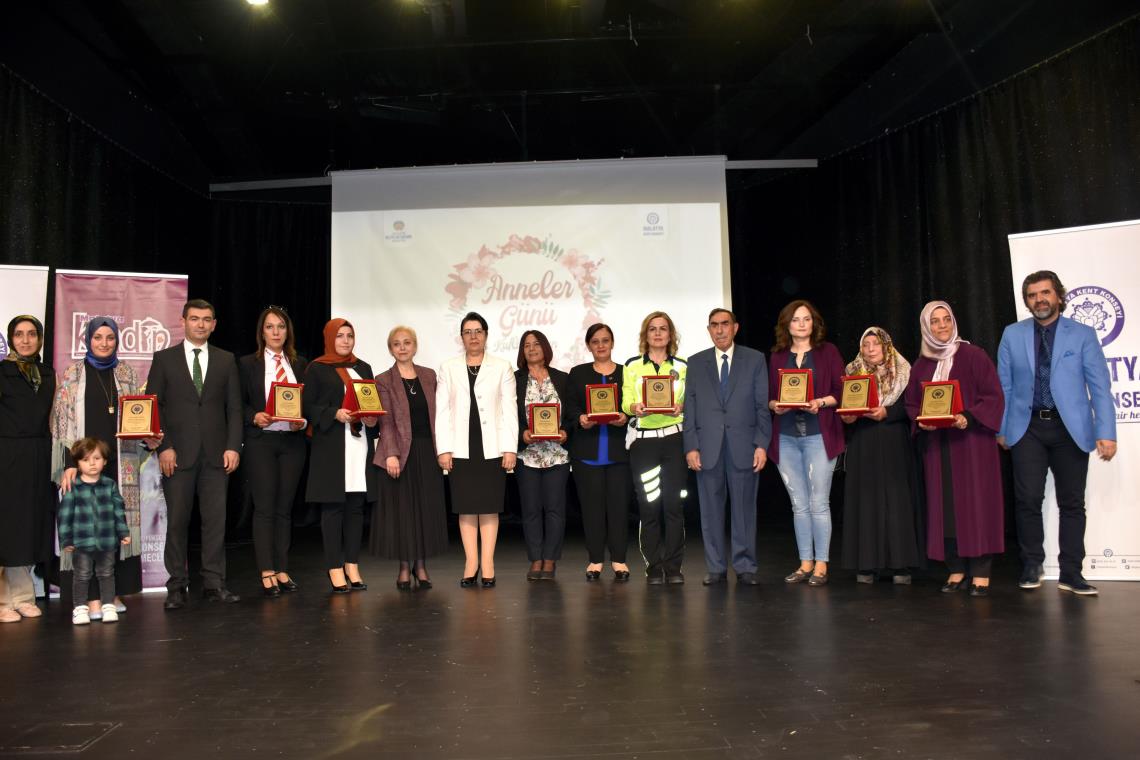 Bir Başarı Hikâyesinin Anneleri Onurlandırıldı