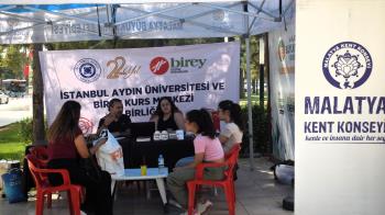 YKS Tercih Danışmanlık Çadırı Öğrencilerin Hizmetinde