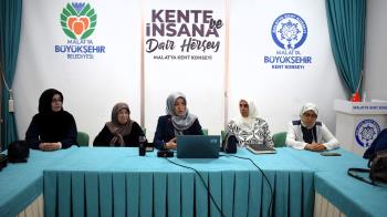 Kadın Meclisi’nde “Güzel Ahlâk ve Ailede İletişim” Konuşuldu