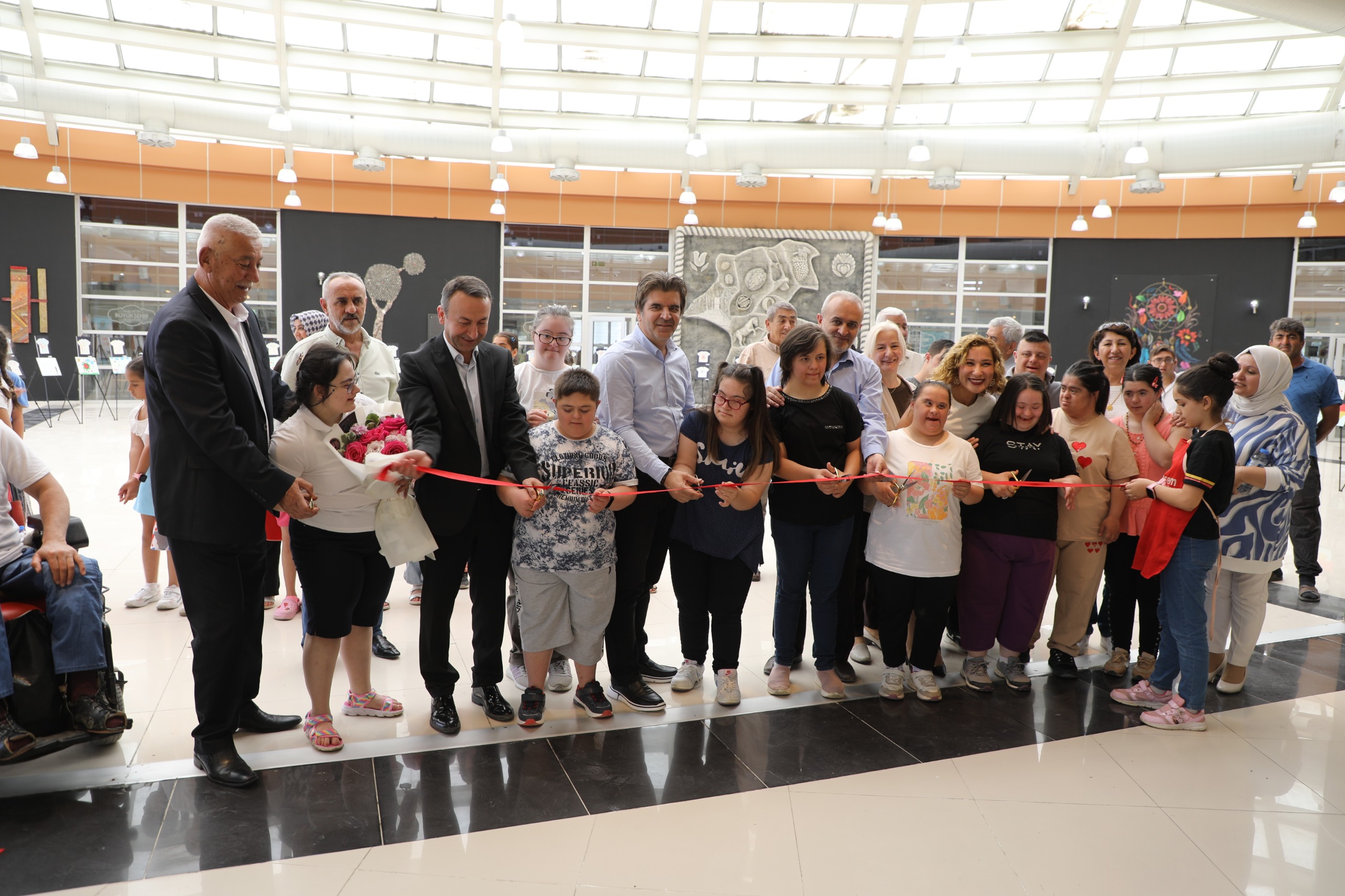 “Şubatlardan Umutlara” Belgesel Gösterimi ve Resim Sergisi düzenlendi